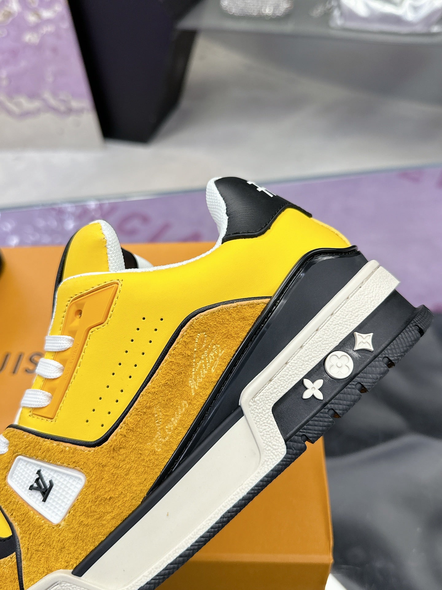 Louis Vuitton hits! trainer shoes