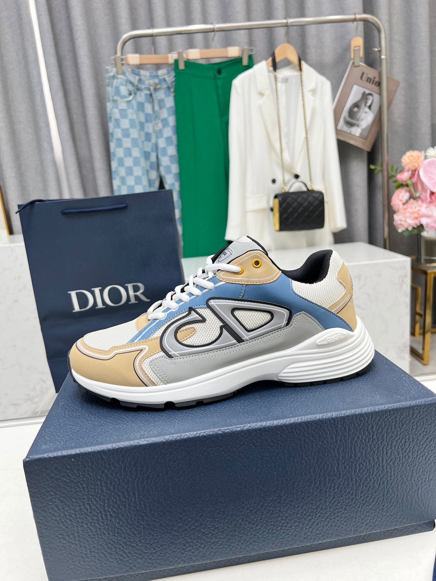 Dior Sneakers B30