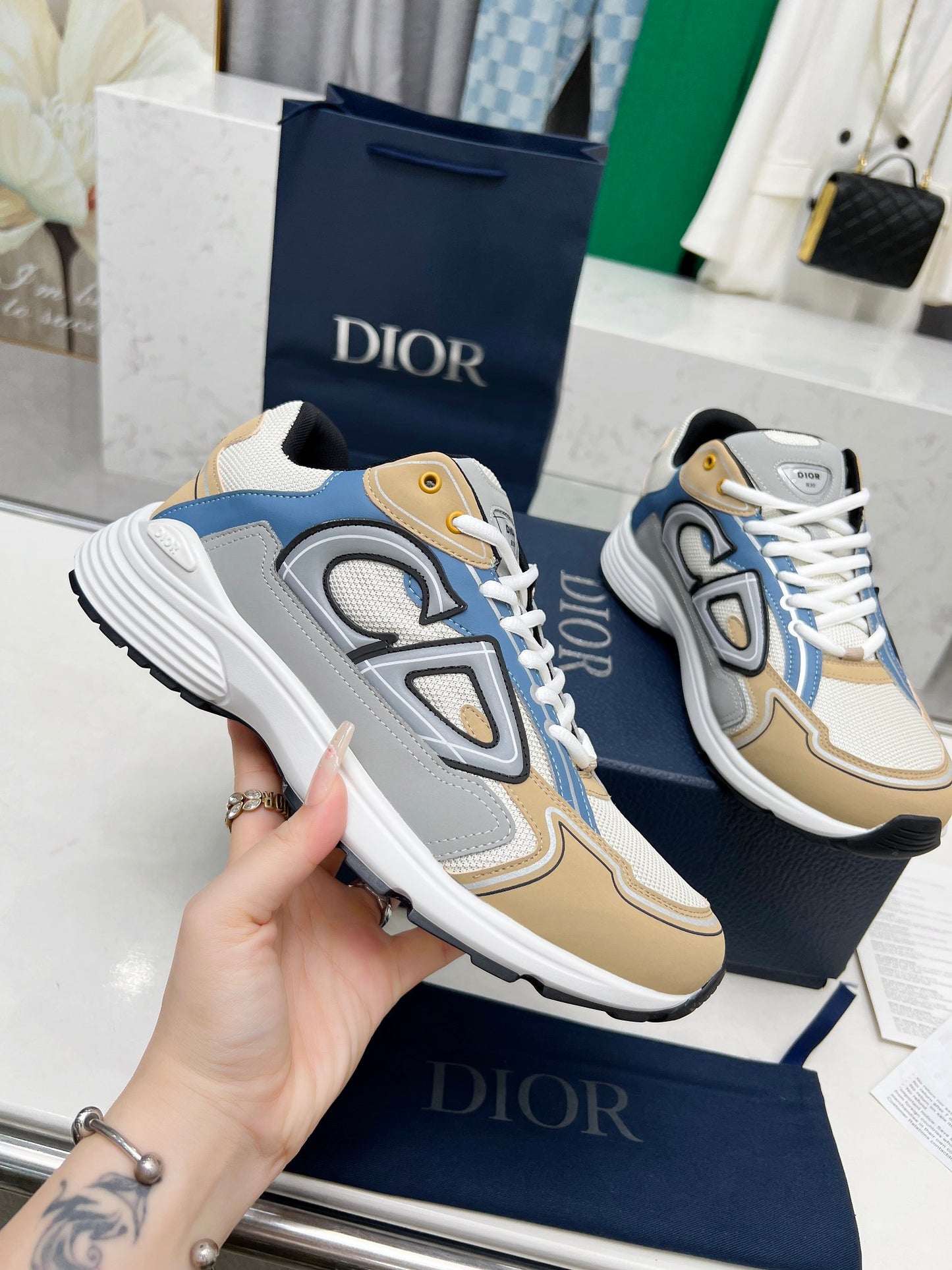 Dior Sneakers B30
