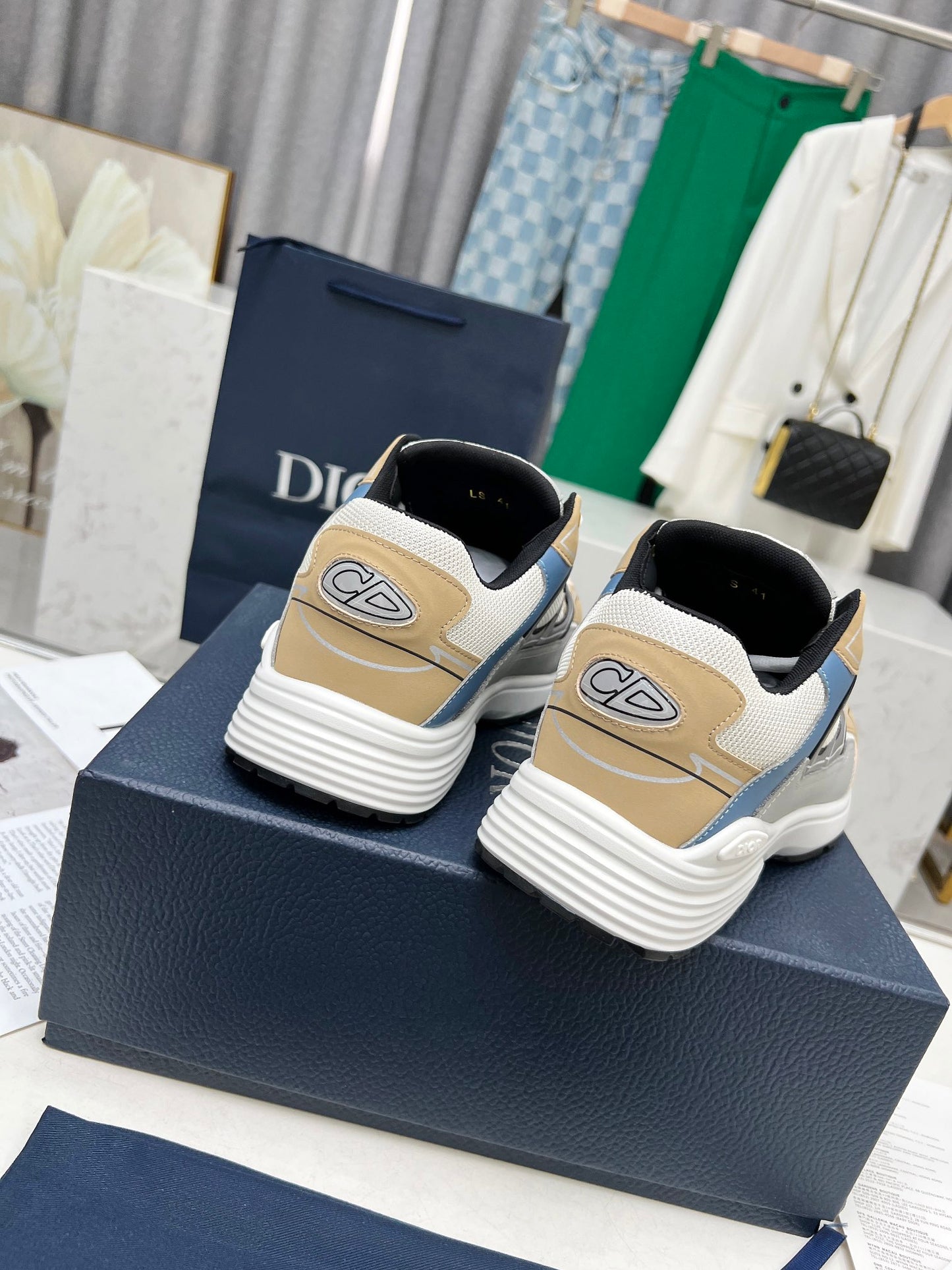 Dior Sneakers B30