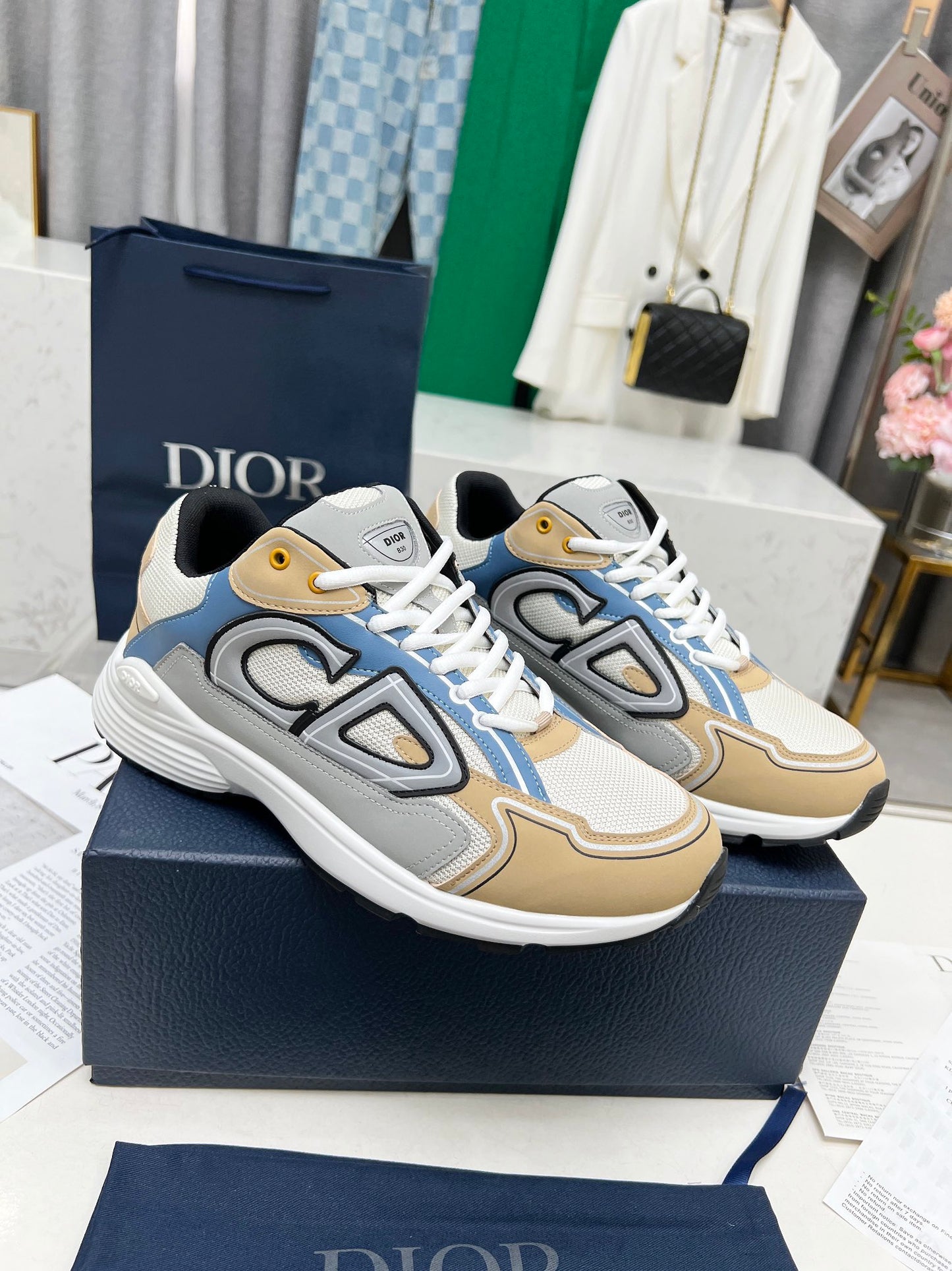 Dior Sneakers B30
