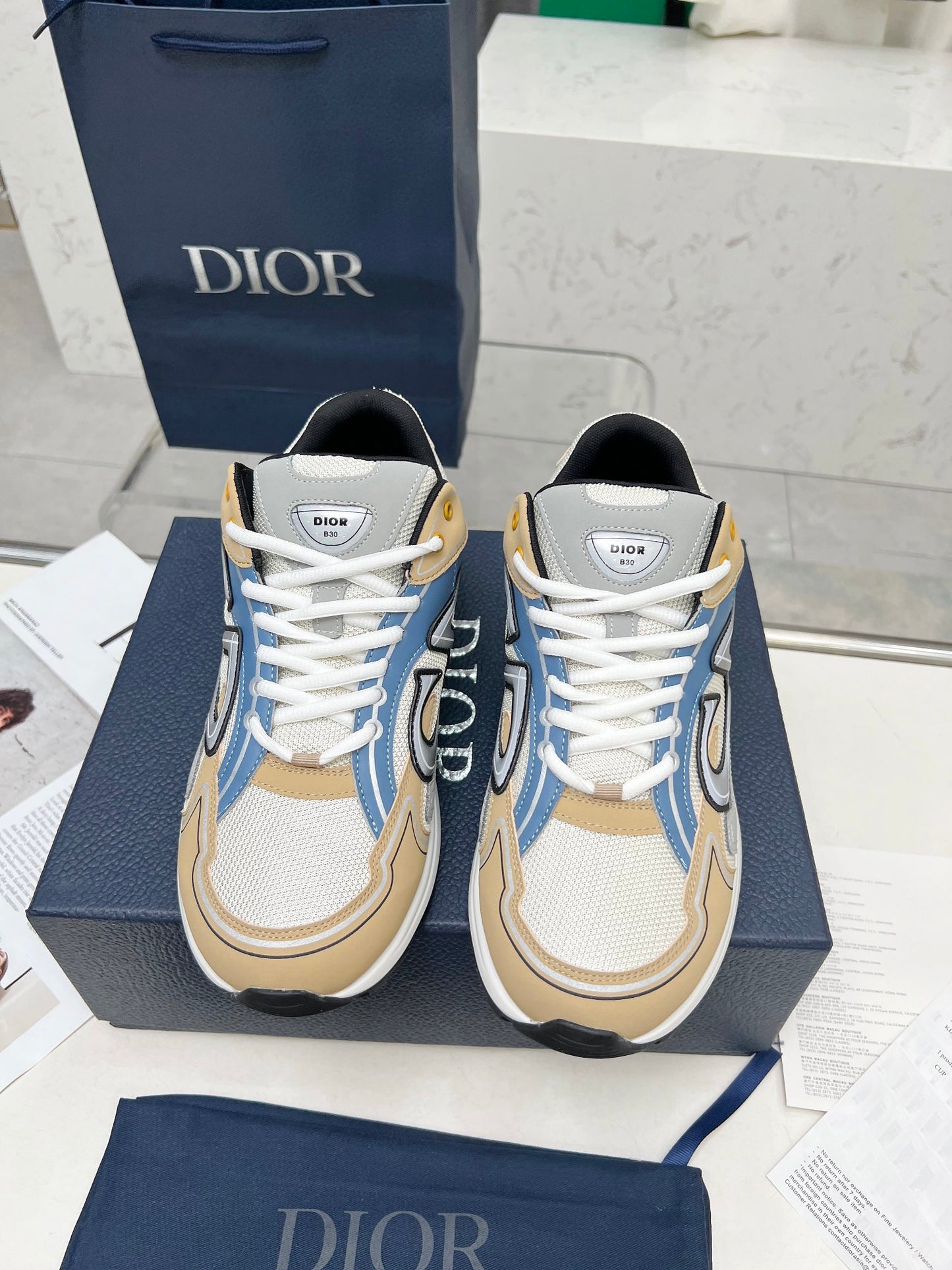 Dior Sneakers B30