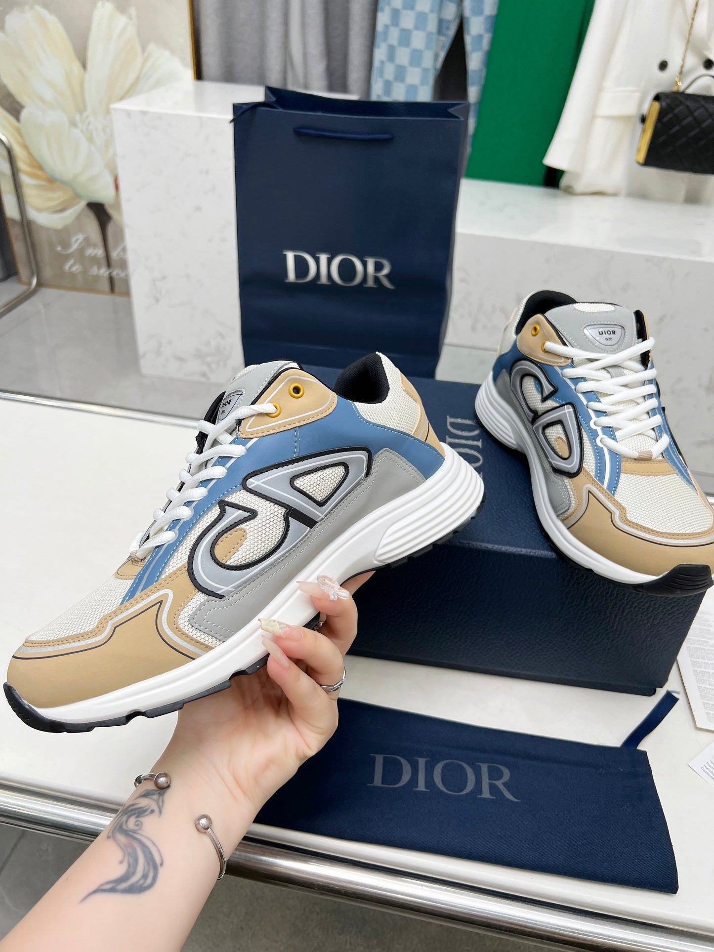 Dior Sneakers B30