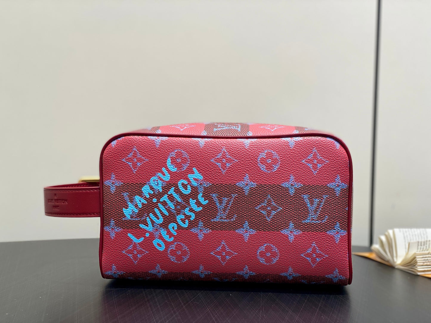 LOUIS VUITTON LOCKER DOPP KIT M36903