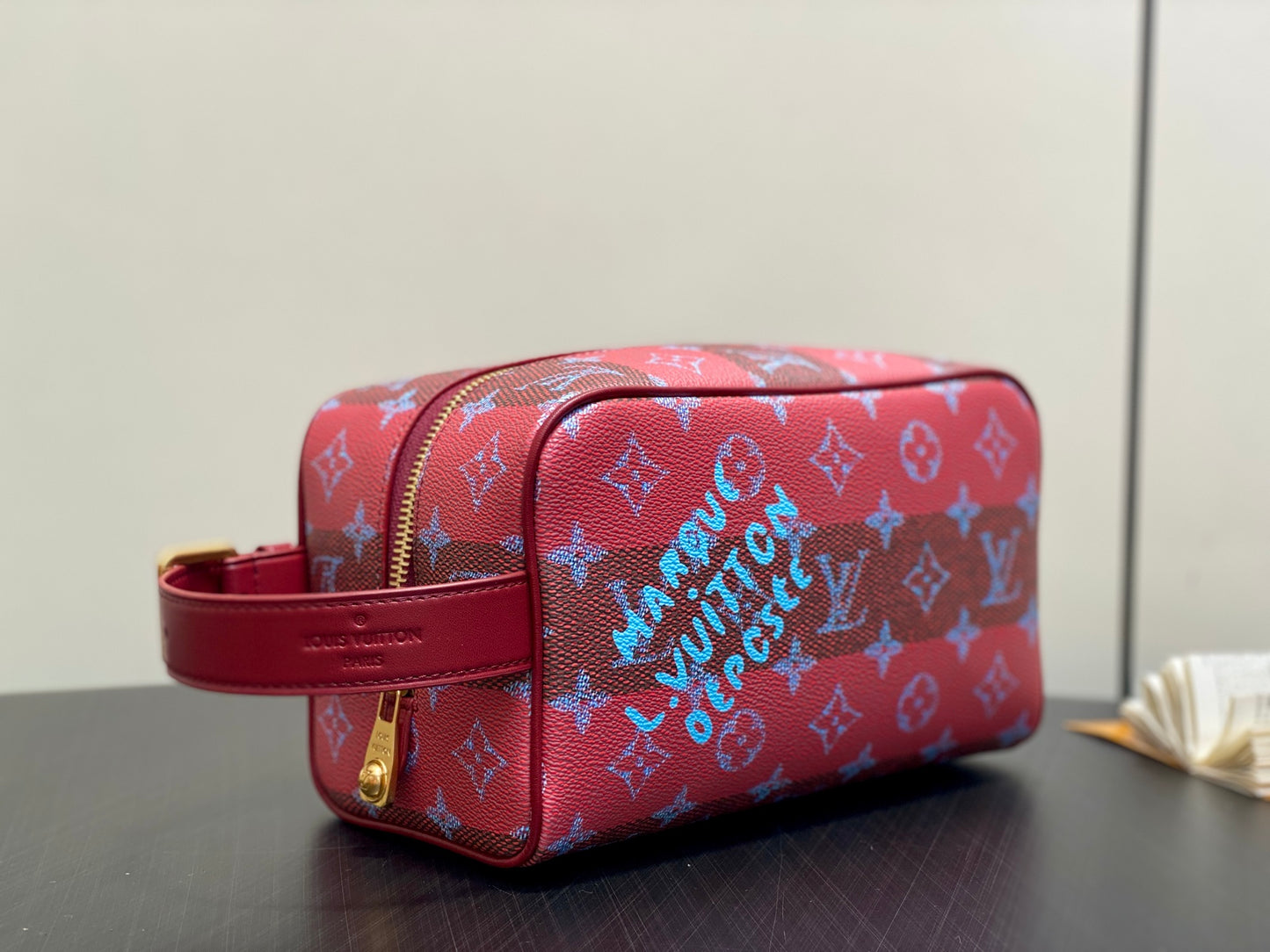 LOUIS VUITTON LOCKER DOPP KIT M36903