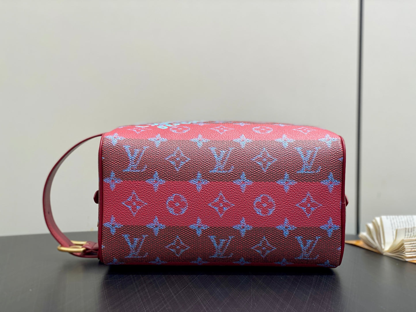 LOUIS VUITTON LOCKER DOPP KIT M36903