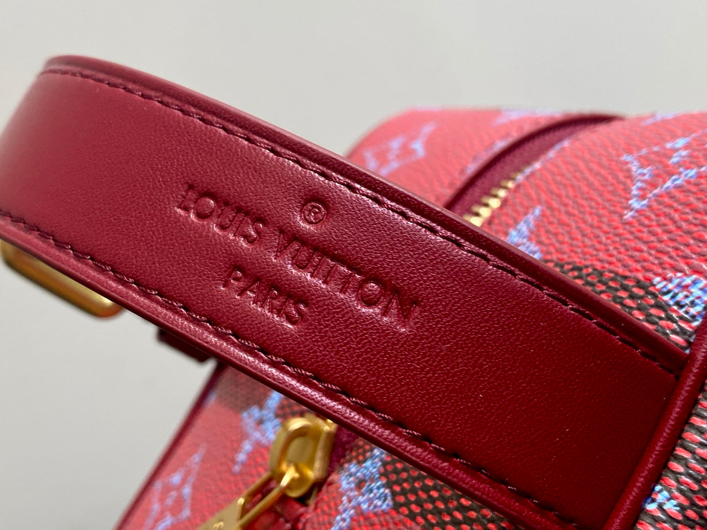 LOUIS VUITTON LOCKER DOPP KIT M36903