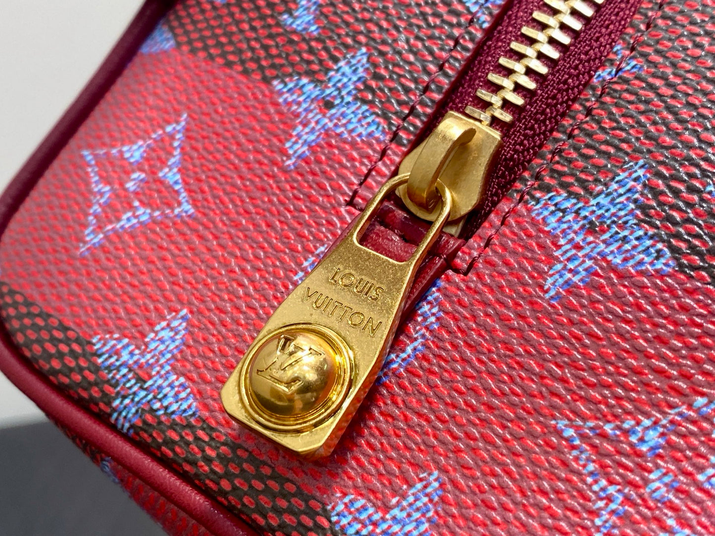 LOUIS VUITTON LOCKER DOPP KIT M36903