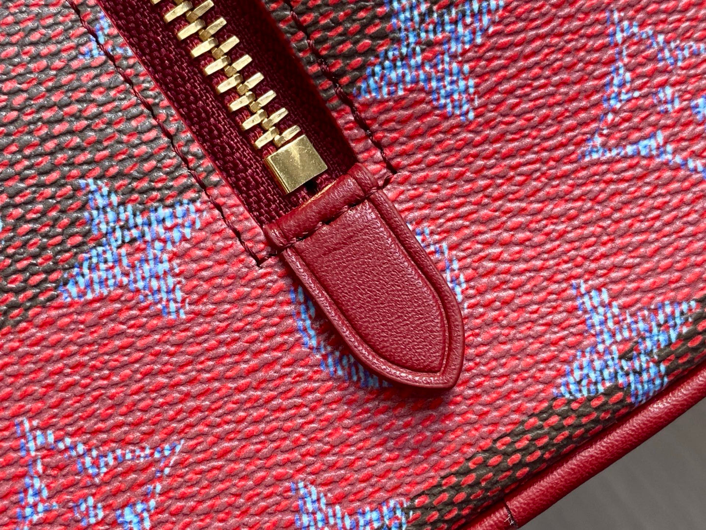 LOUIS VUITTON LOCKER DOPP KIT M36903