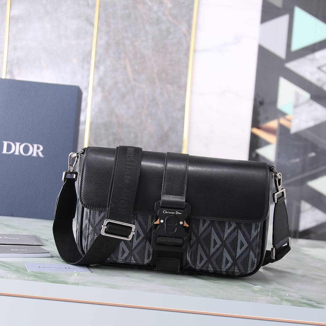 Dior Hit the Road  Bag