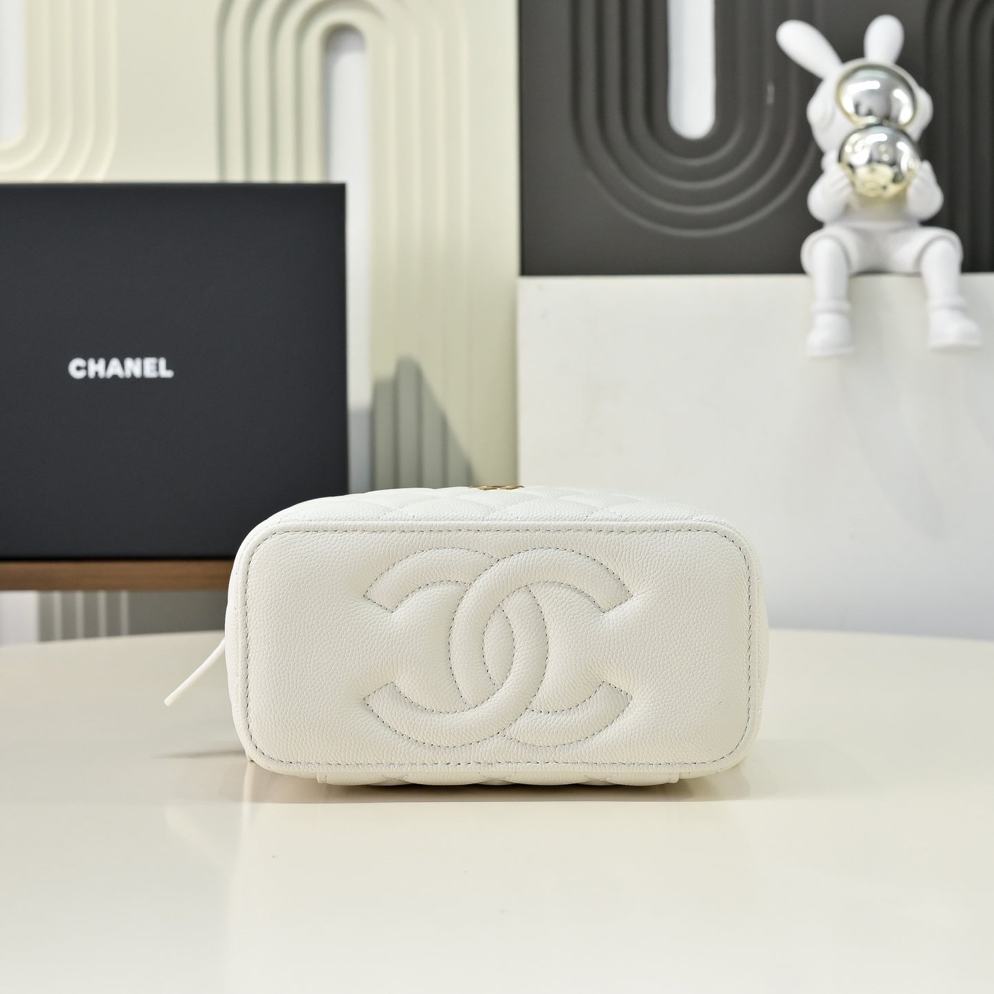 Chanel makeup bag 23p