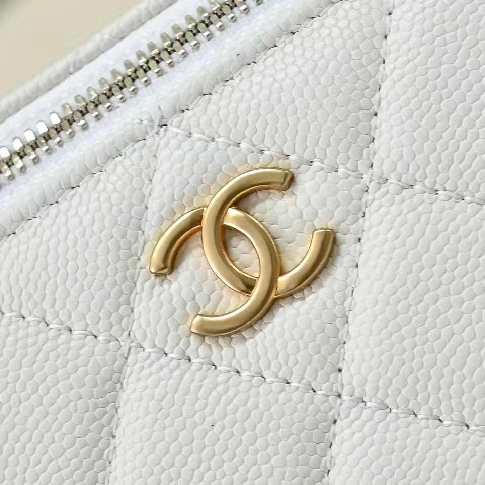 Chanel makeup bag 23p