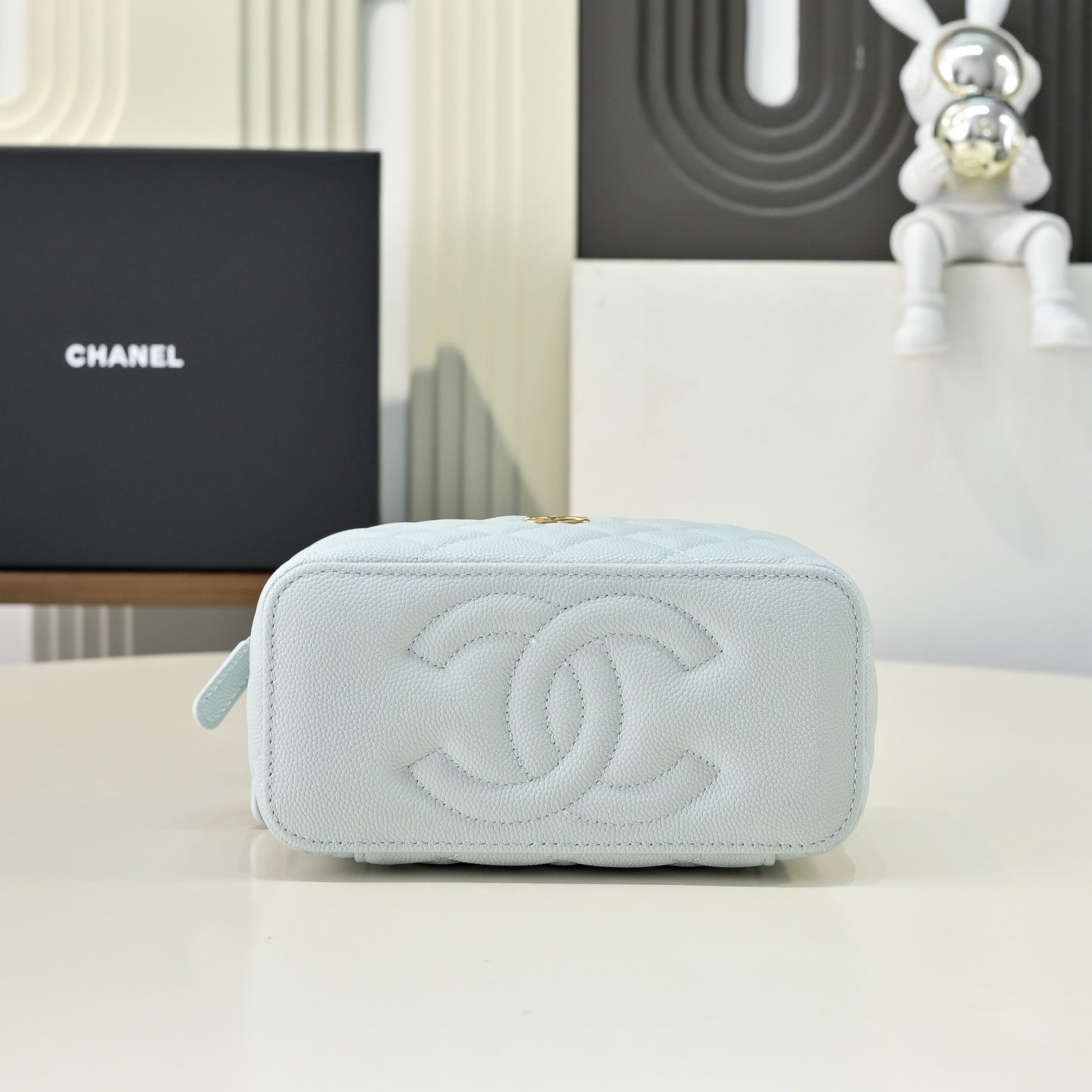 Chanel makeup bag 23p