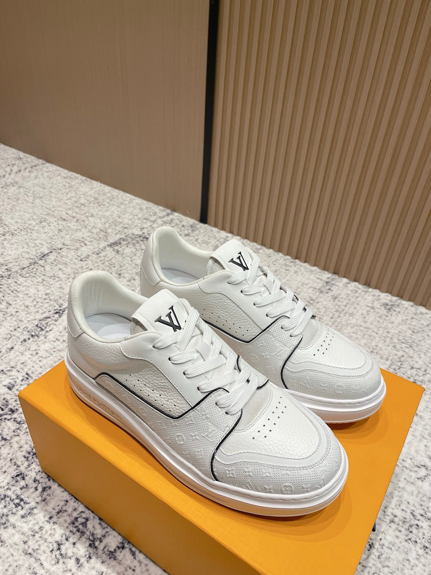 LOUIS VUITTON TRAINER Classic