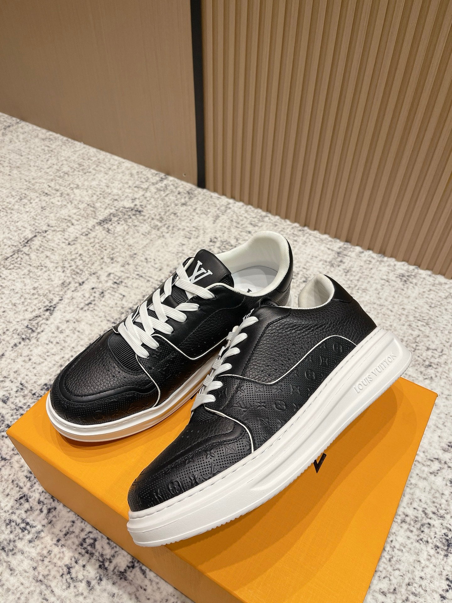 LOUIS VUITTON TRAINER Classic