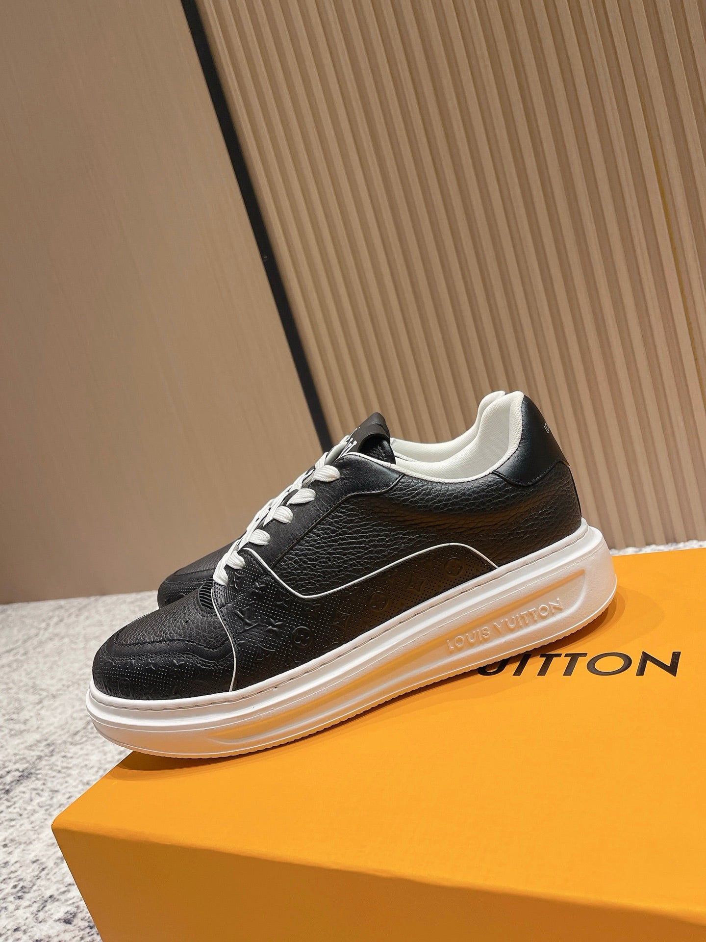 LOUIS VUITTON TRAINER Classic