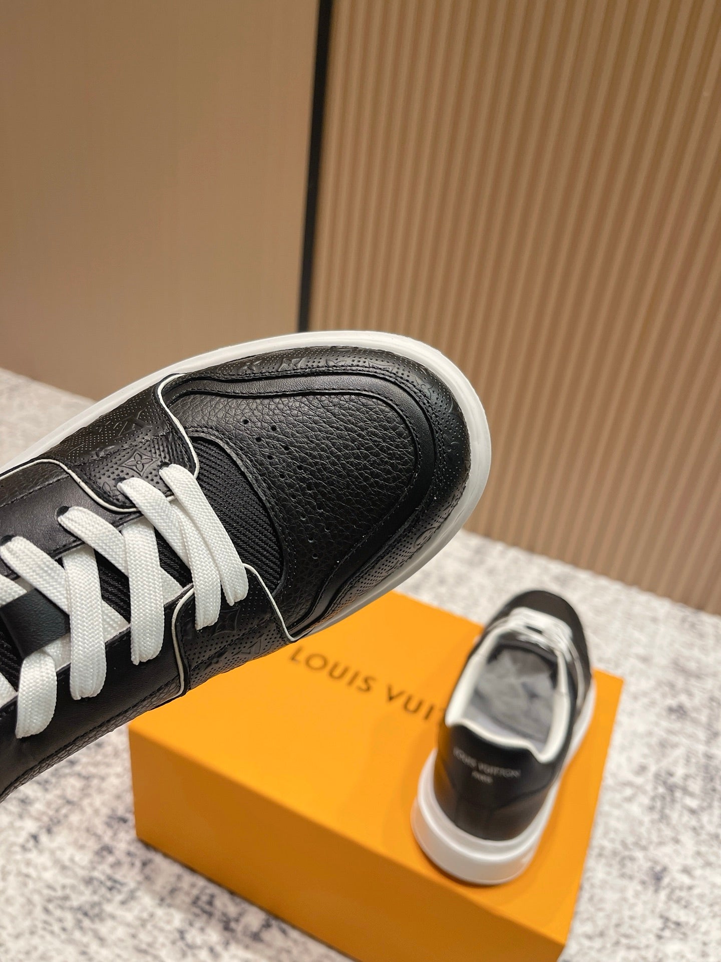 LOUIS VUITTON TRAINER Classic