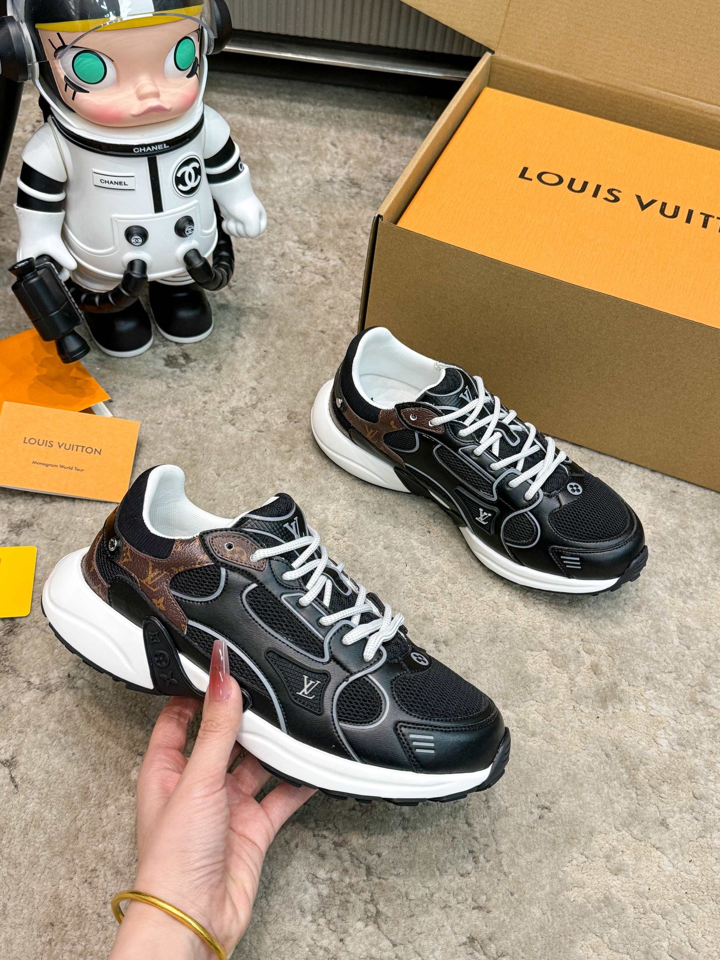 LOUIS VUITTON Olympia sneaker