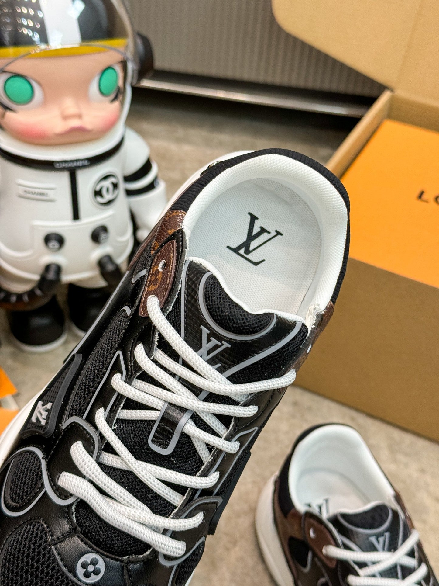 LOUIS VUITTON Olympia sneaker