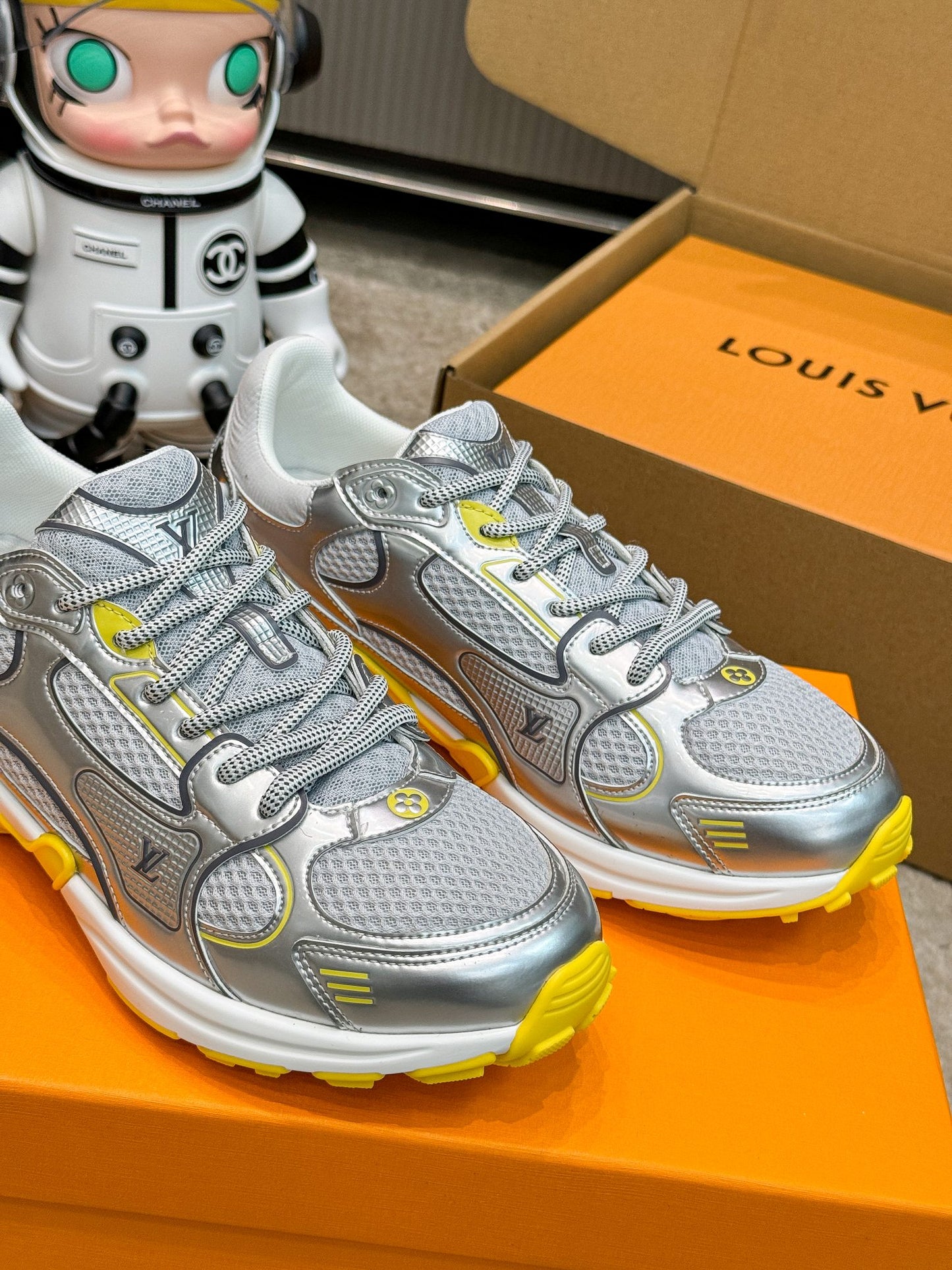 LOUIS VUITTON Olympia sneaker