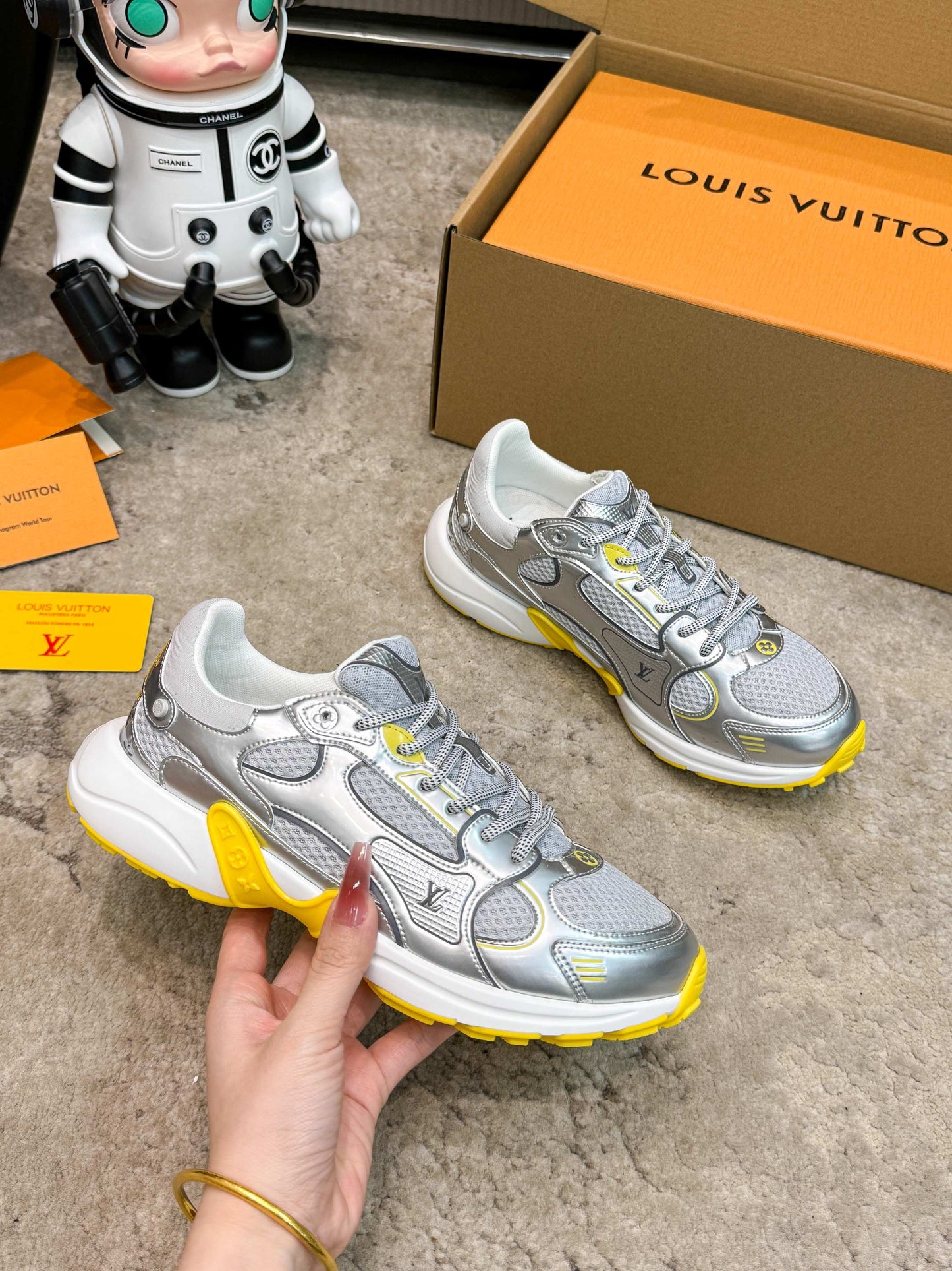 LOUIS VUITTON Olympia sneaker